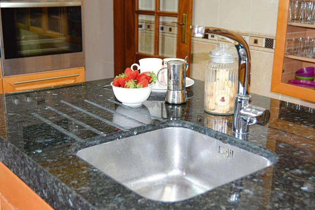 Spectacular Villa In بينالماذينا