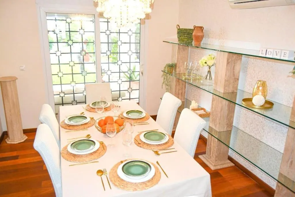 Spectacular Villa In بينالماذينا 0*,