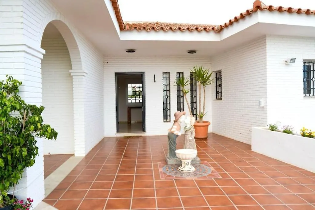 Spectacular Villa In بينالماذينا 0*,