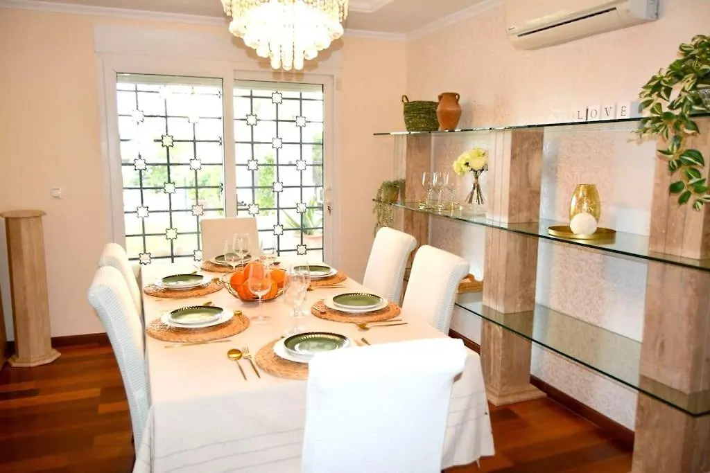 Spectacular Villa In بينالماذينا