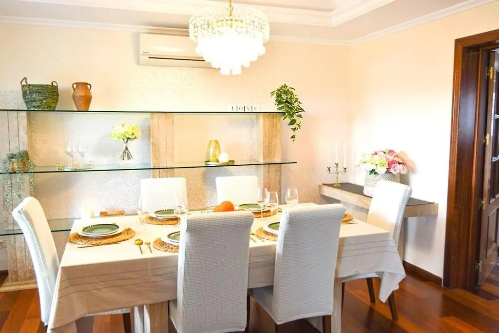 Spectacular Villa In بينالماذينا