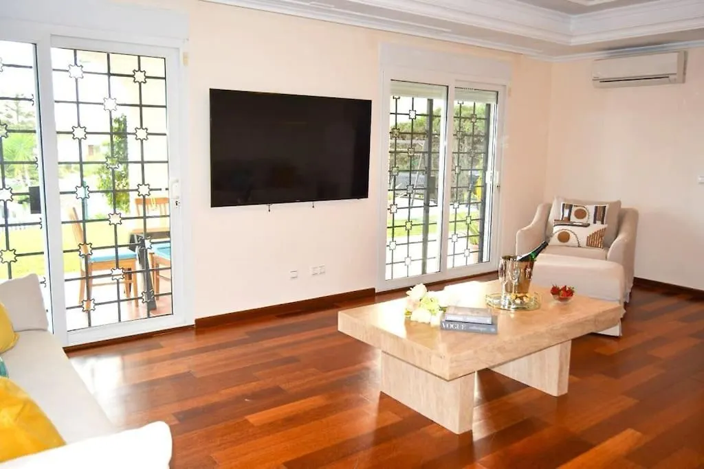 Spectacular Villa In بينالماذينا