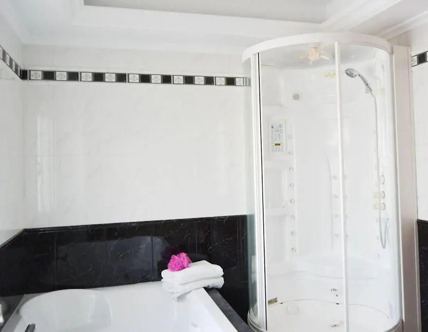 Spectacular Villa In بينالماذينا