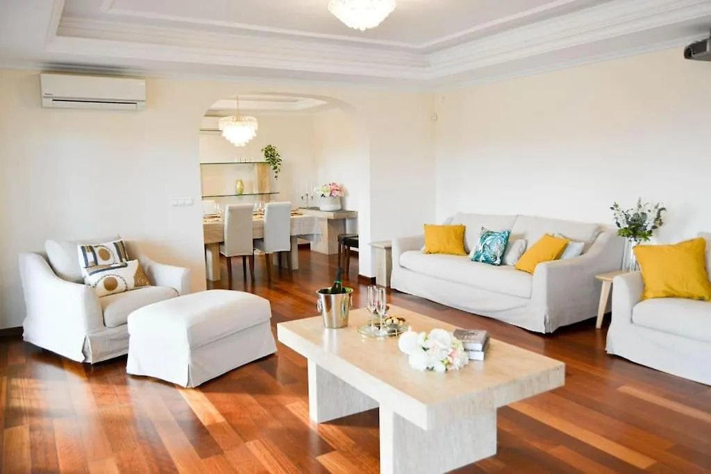 Spectacular Villa In بينالماذينا